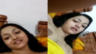 Chudai Video Desi sex video: A content girlfriend making love calls while nude in a viral video
